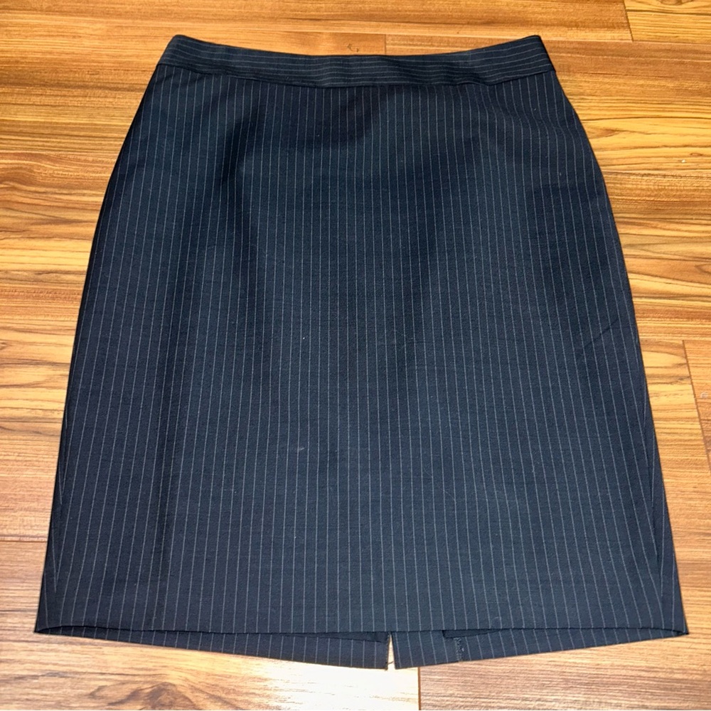 Ann Taylor Size 8 Navy Pinstripe Pencil Skirt Knee Length Work Office - Picture 12 of 13